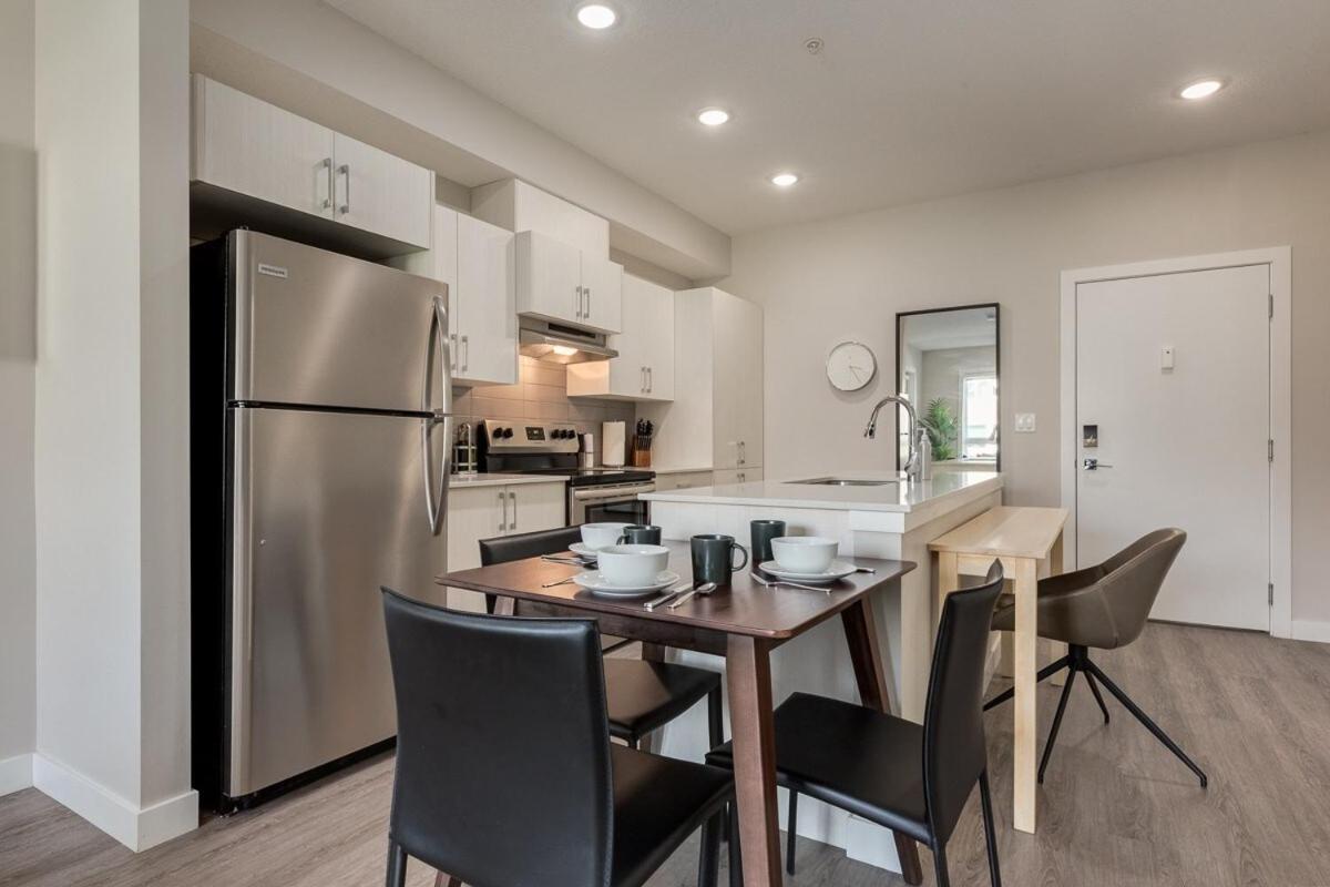 Apartment Free Underground Parking, Pet Friendly Calgary