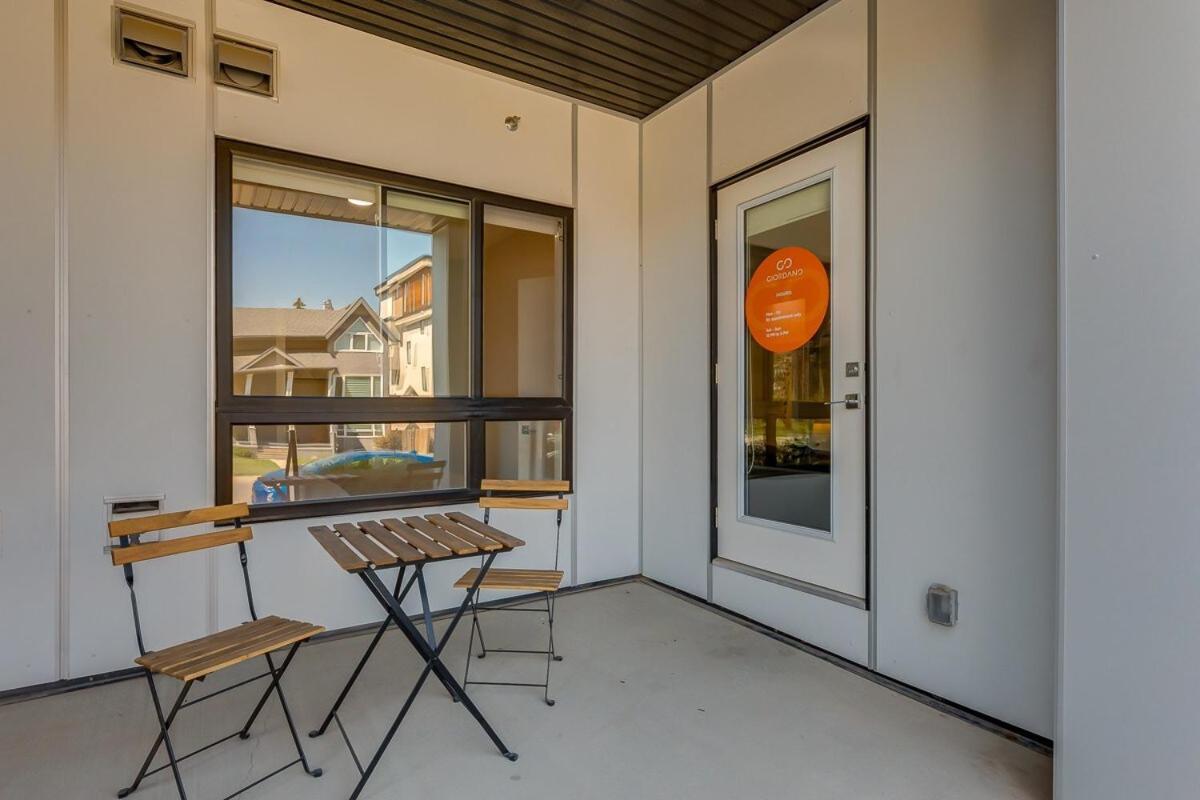 Apartment Free Underground Parking, Pet Friendly *