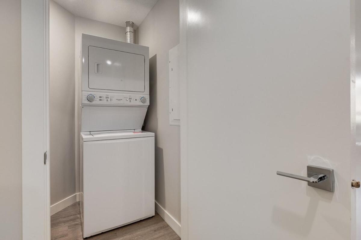 Apartment Free Underground Parking, Pet Friendly Calgary